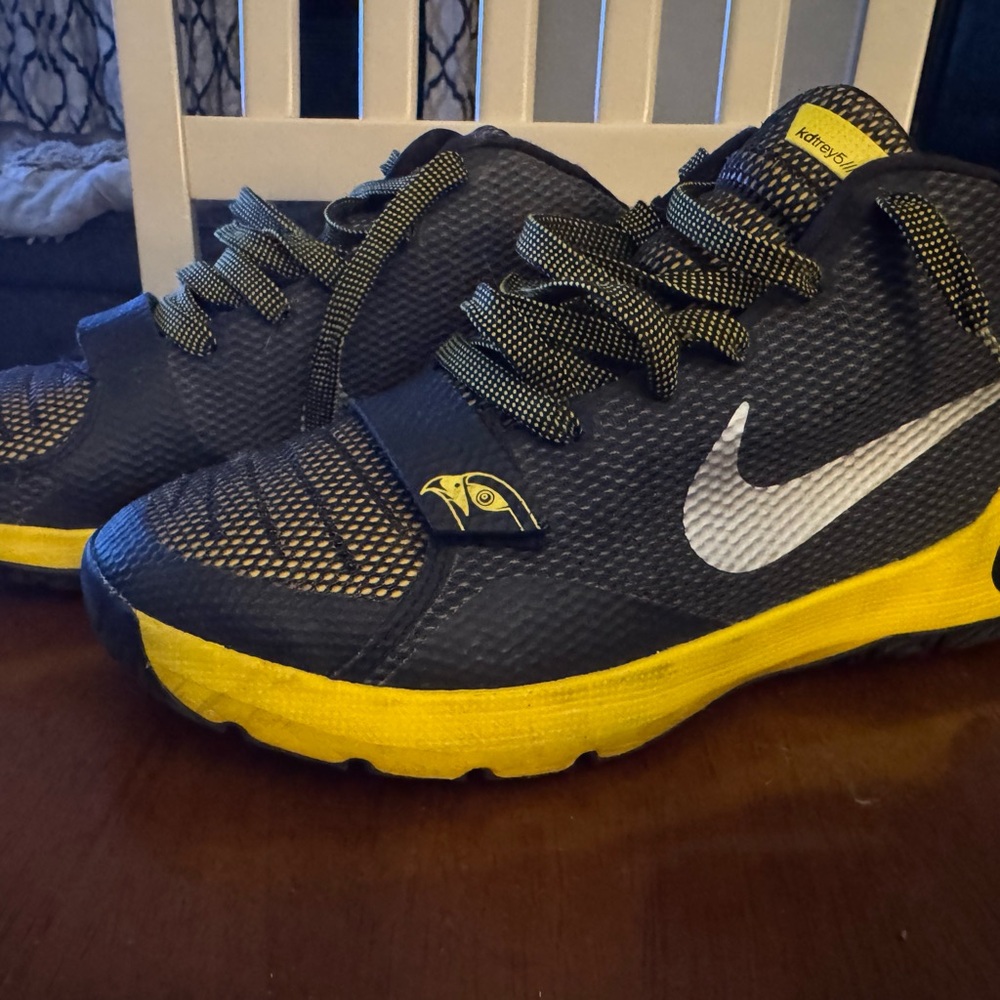 Nike KD Trey 5 III Youth Black And Yellow Basketball Shoes - Picture 2 of 4